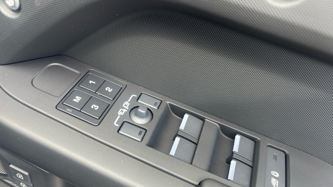 Land Rover Defender 3.0 D350 X-Dynamic HSE 110 5dr Auto Diesel Estate - Image 37